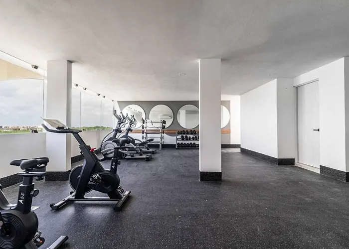 King With Rooftop Pool And Gym *